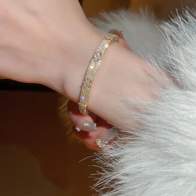 ANENJERY Imitation Women Gold Plated Copper Mood Tracker French Floral Four Leaf Clover Inlaid Shiny Zircon Bangle Bracelets