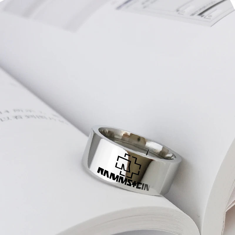 No-EN-Name-Null Women Fine Imitation Titanium Steel Metal Silver Background Black Letters Engraved QUEEN Punk Cocktail Band Hip-Hop-Rock Rings/Colors-Black/Silver