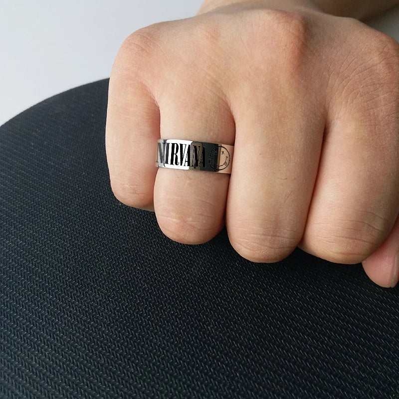 No-EN-Name-Null Women Fine Imitation Titanium Steel Metal Silver Background Black Letters Engraved QUEEN Punk Cocktail Band Hip-Hop-Rock Rings/Colors-Black/Silver