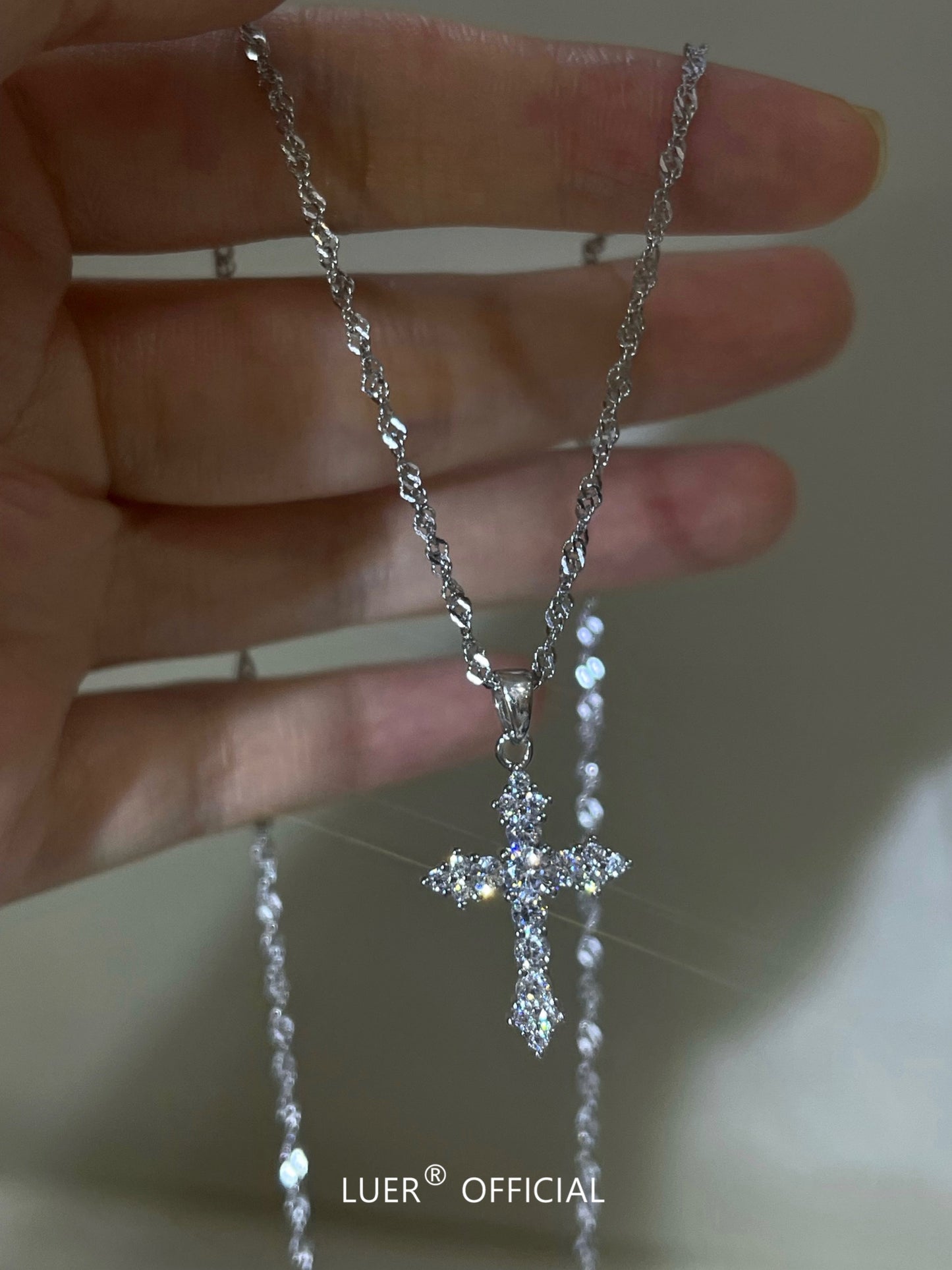 LUER Women Fine Imitation Sterling Silver Water Wave Textured Clavicle Chain Gold-Plated Inlaid Zircon Artificial Semi-Precious Clear White Shiny Diamond-Like Gemstones Cross Pendant Necklaces/Colors-Gold/Clear/White/Silver