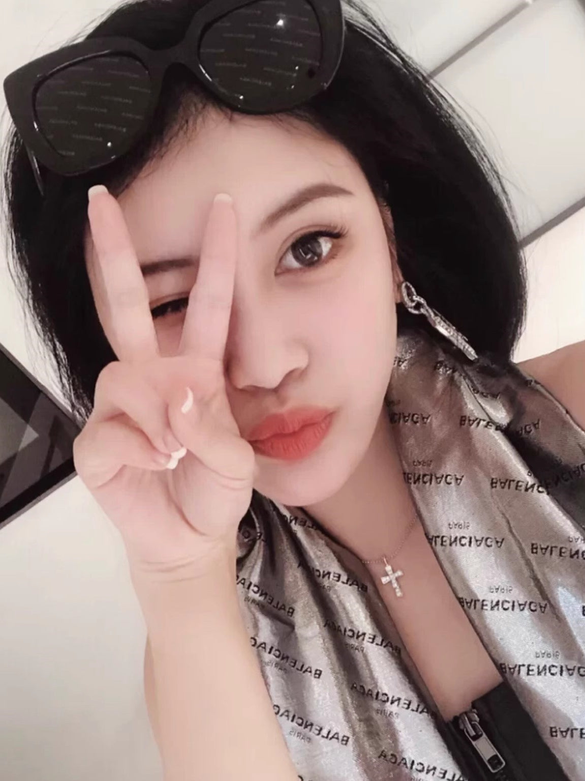 SHANG MEI PLATINUM Adult Unisex Fine Imitation Alloy Metal Silver-Gold-Plated Inlaid 18K Gold Clear White Shiny Full Diamond Gemstones Mini Cross Pendant Clavicle Chain Necklaces