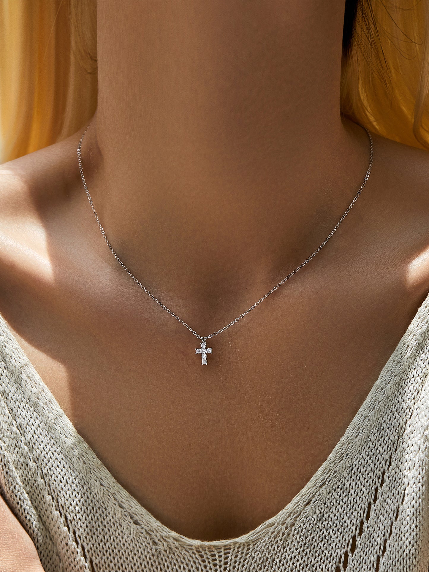 MODIAN Women Fine Jewelry Exquisite Moissanite 925 Sterling Silver Metal Inlaid Diamond-Like Gemstones Small Cross Pendant Chain Necklaces