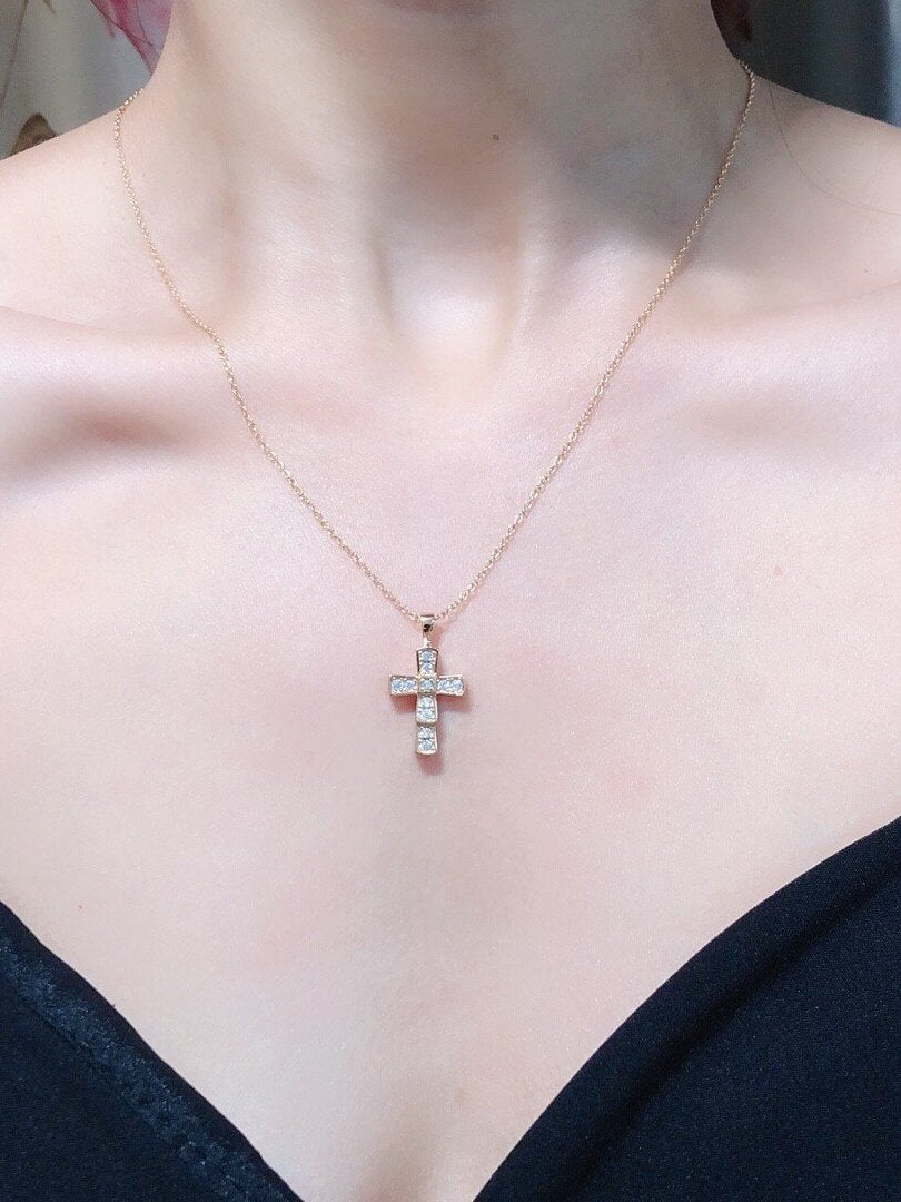 SHANG MEI PLATINUM Adult Unisex Fine Imitation Alloy Metal Silver-Gold-Plated Inlaid 18K Gold Clear White Shiny Full Diamond Gemstones Mini Cross Pendant Clavicle Chain Necklaces