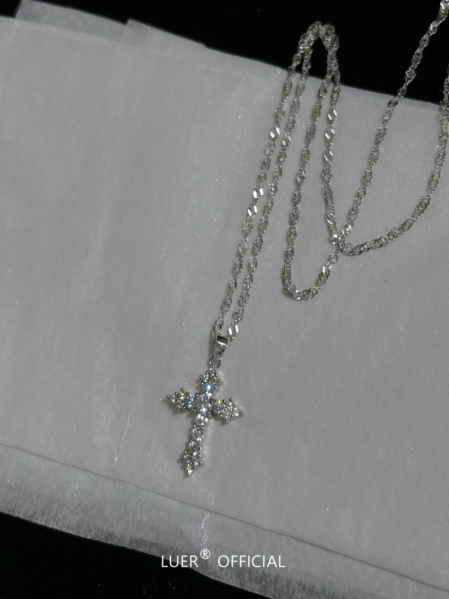 LUER Women Fine Imitation Sterling Silver Water Wave Textured Clavicle Chain Gold-Plated Inlaid Zircon Artificial Semi-Precious Clear White Shiny Diamond-Like Gemstones Cross Pendant Necklaces/Colors-Gold/Clear/White/Silver