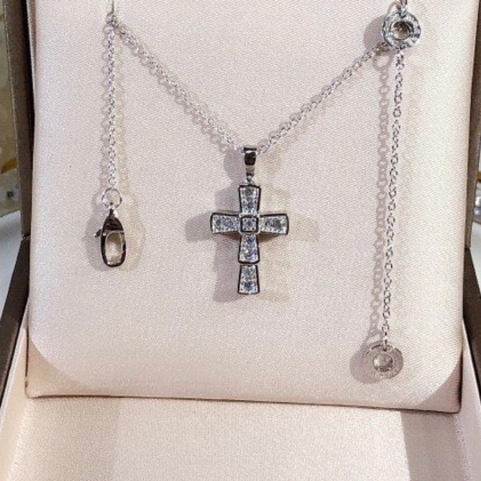 SHANG MEI PLATINUM Adult Unisex Fine Imitation Alloy Metal Silver-Gold-Plated Inlaid 18K Gold Clear White Shiny Full Diamond Gemstones Mini Cross Pendant Clavicle Chain Necklaces