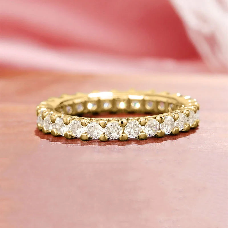 HUITAN Women Geometric Round Shaped Brass Shiny Crystal Silver Cubic Zirconia Promise Wedding Band Rings/Ring Sizes: 6-7-8-9-10/Colors-Silver/Geometric