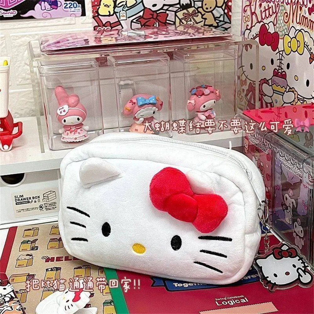 MINISO Lightweight Single Compartment Easy To Install Handle Sanrio Soft Plush White Flannel Fabric Hello Kitty Animal Design Zippered Polyester Lining Make-Up Bags/Colors-Animal/Black/Ivory/White