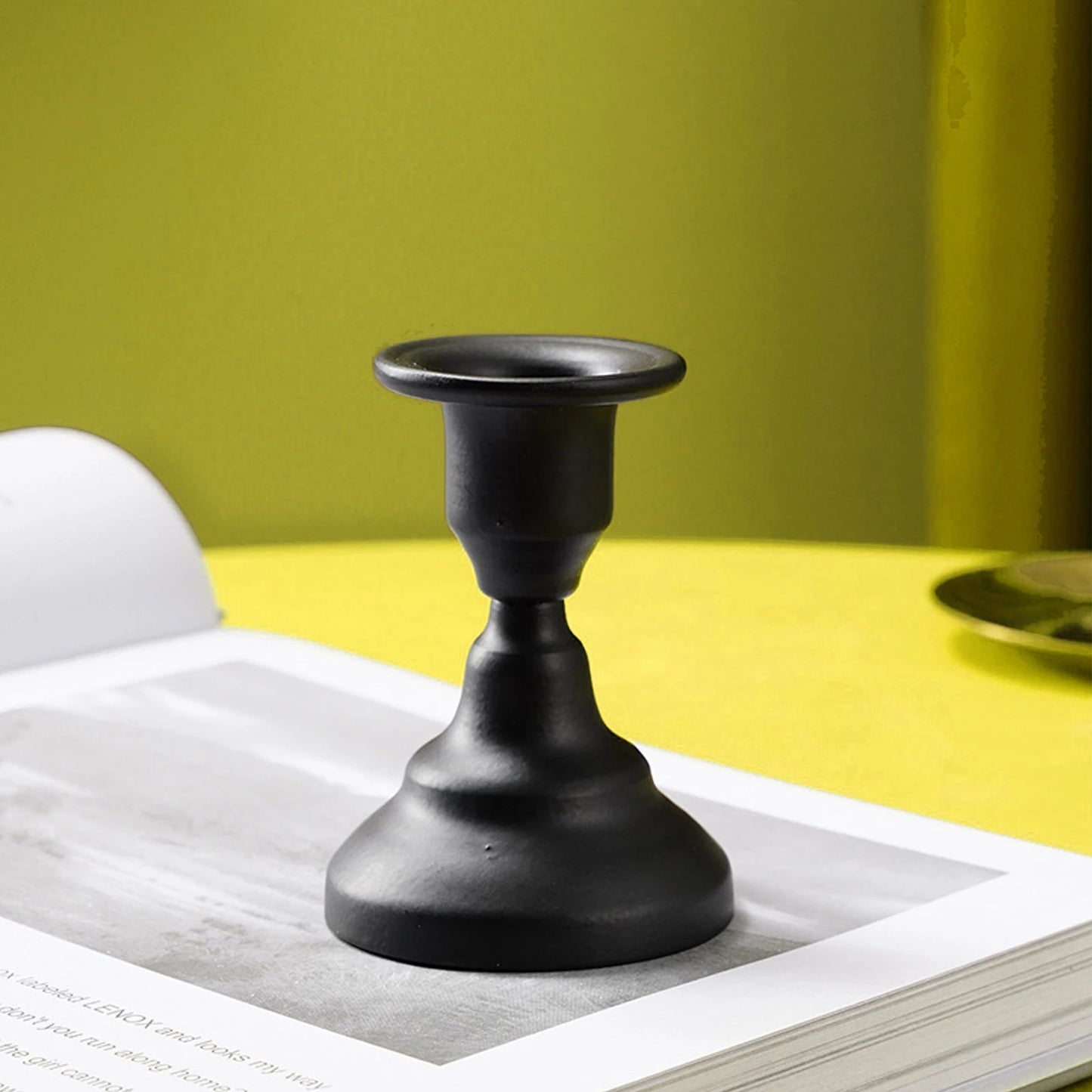 No-EN-Name-Null Vintage Retro Unbreakable Rust-Less Gold-Black Round Shaped Metal Weighted Plate Candlestick Holders