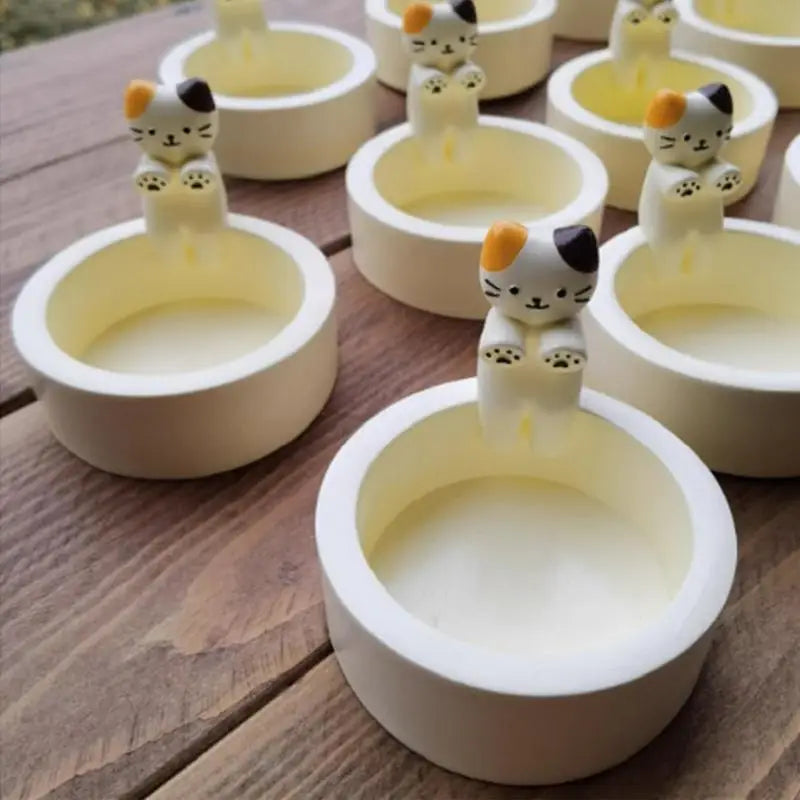 No-EN-Name-Null Cartoon Cute White-Beige Kitten Warming Its Paws Tea Light Polyresin Round Shaped Candle Holders