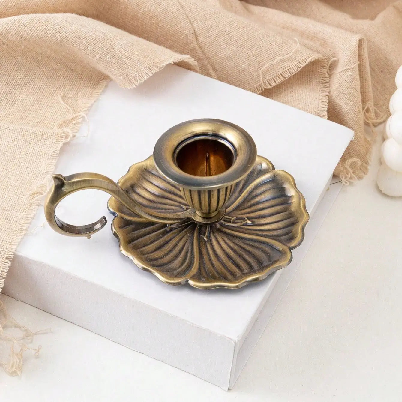 No-EN-Name-Null Floral Bronze Metal Religious Church Villa Handicraft Matching Cup-Handle Big Tealight Candlestick Holders/Colors-Floral/Bronze