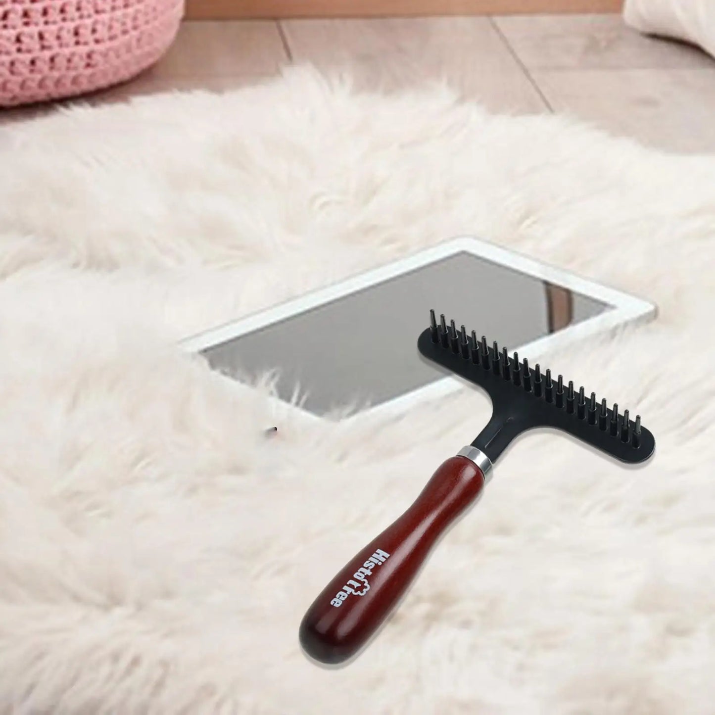 HOMYL Indoor Handheld Manual Portable Brown Solid Wood Handle Brown-Black Metal Teeth Head Grooming Rakes Carpet Sweepers