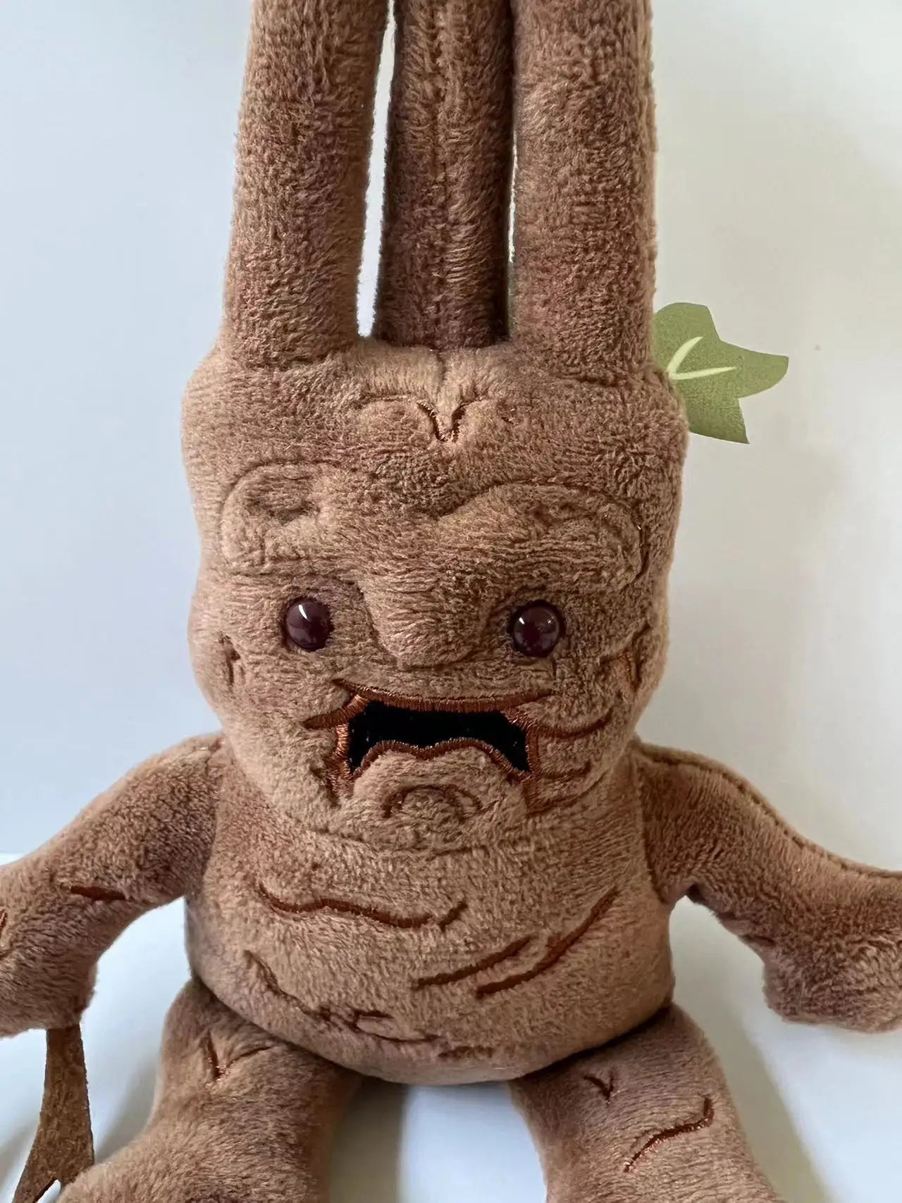 No-EN-Name-Null Teens-Adults Movie-TV Cute Anime Cartoon Brown Mandrake Root Green Leaves Shaped Soft Plush Stuffed Animal Toys/Ages: 14-18 Years Old/Colors-Brown/Green