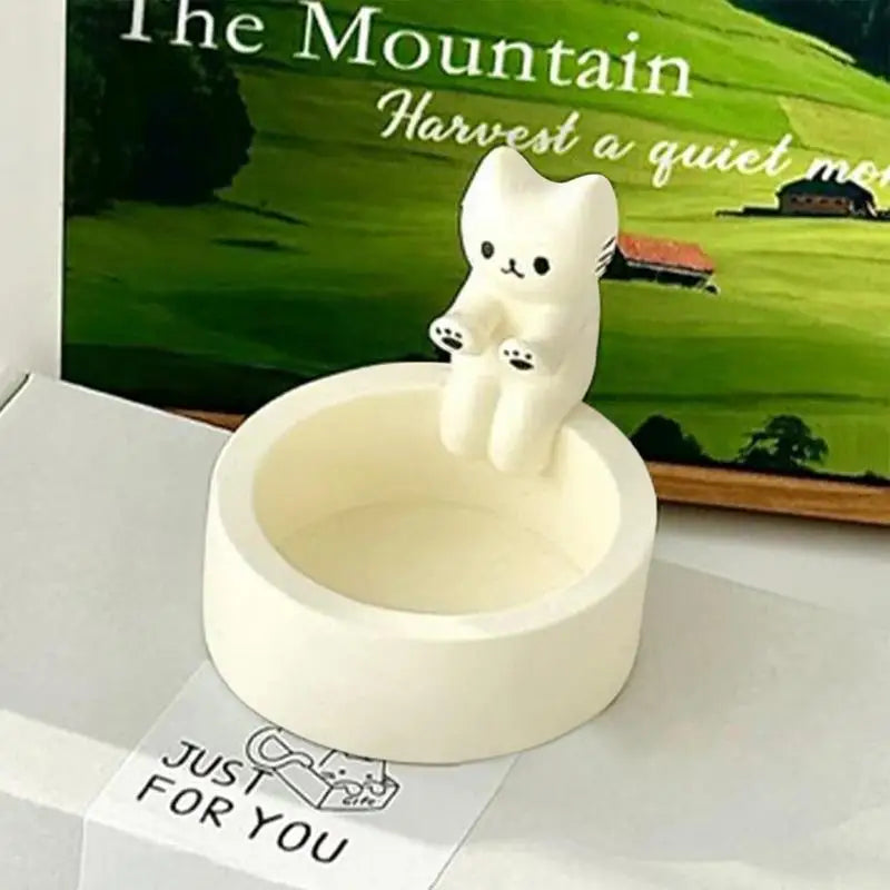 No-EN-Name-Null Cartoon Cute White-Beige Kitten Warming Its Paws Tea Light Polyresin Round Shaped Candle Holders