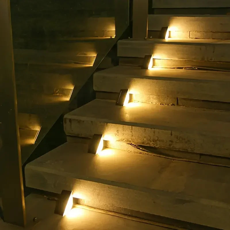 XIWANGFIRE Outdoor Geometric Black-White-Gold Triangle Plastic Body Solar-Powered Warm White LED Waterproof Stair Lights