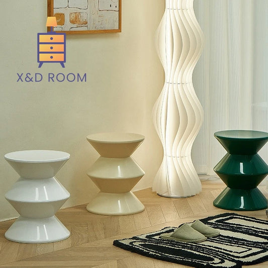 ZISIZ Customized Classic Antique Black Round Shaped PP Hard Flat Plastic Stackable Easy Storage Foldable Low Stools/Colors-White/Green/Red/Orange/Black