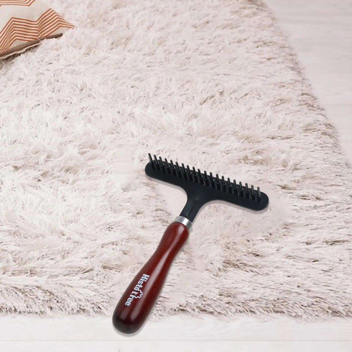 HOMYL Indoor Handheld Manual Portable Brown Solid Wood Handle Brown-Black Metal Teeth Head Grooming Rakes Carpet Sweepers