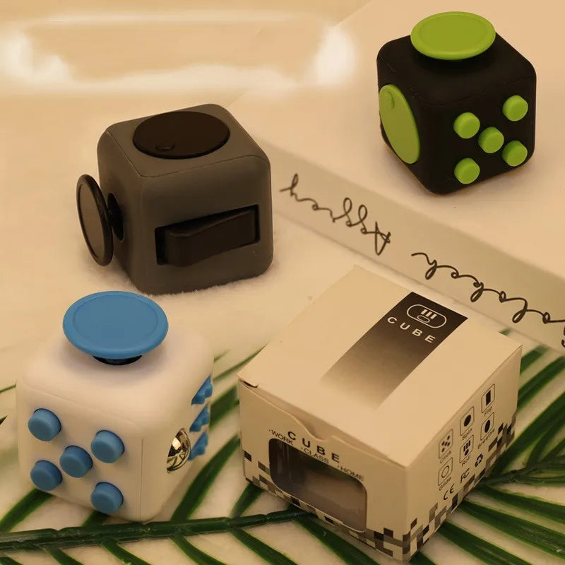 No-EN-Name-Null Handheld Multicolor Plastic Square Shaped Stress-Relief Decompression Dice Executive Toys/Ages: 14-18 Years Old + Older/Colors-Black/White/Multicolor/Dots