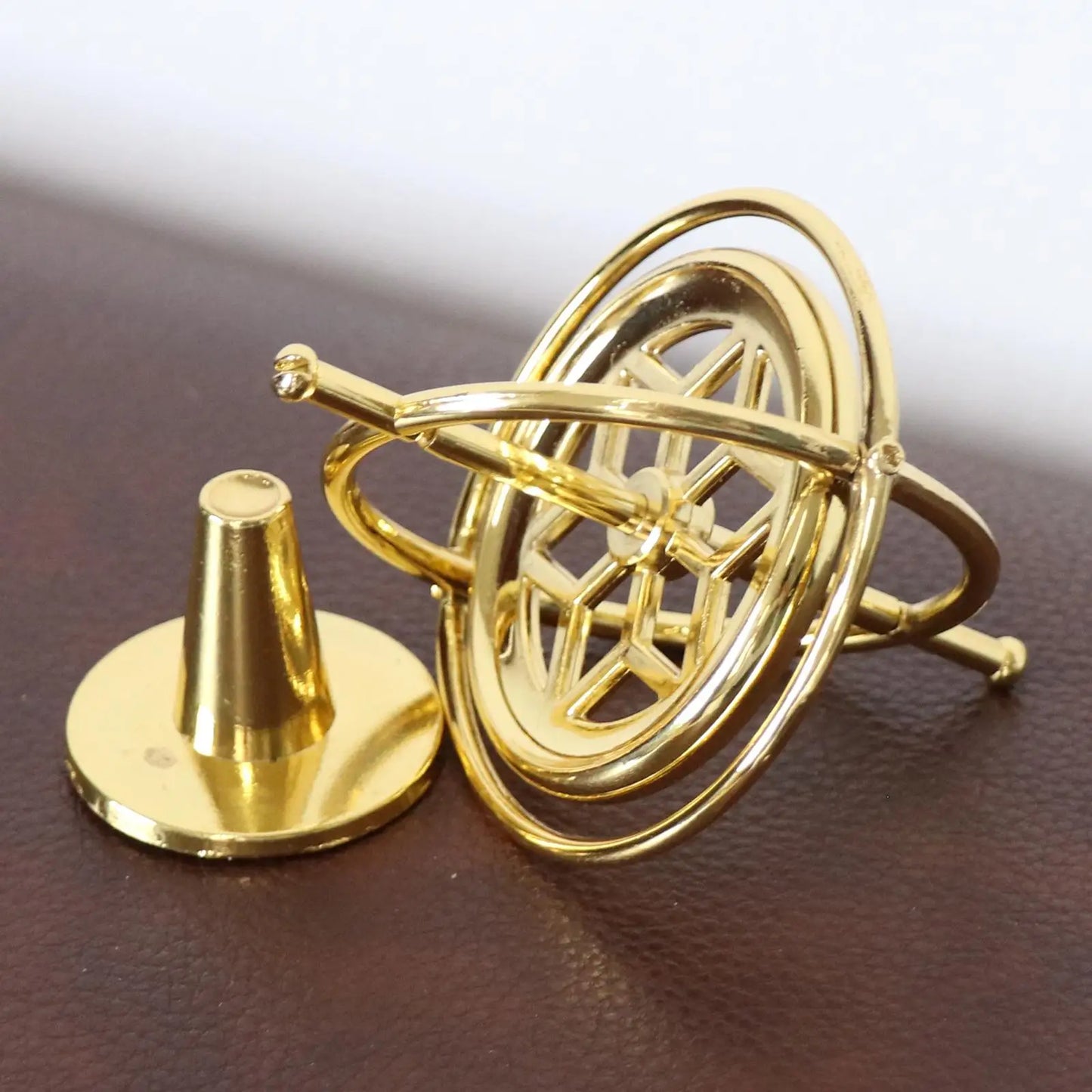 MEADE One-Piece Casting Self-Balancing Finger Mechanical Gold Metal Gyroscope-Anti-Gravity Desktop Spinning Tops /Colors-Gold/Black/Silver/Ages: 13-18 Years Old-Adults